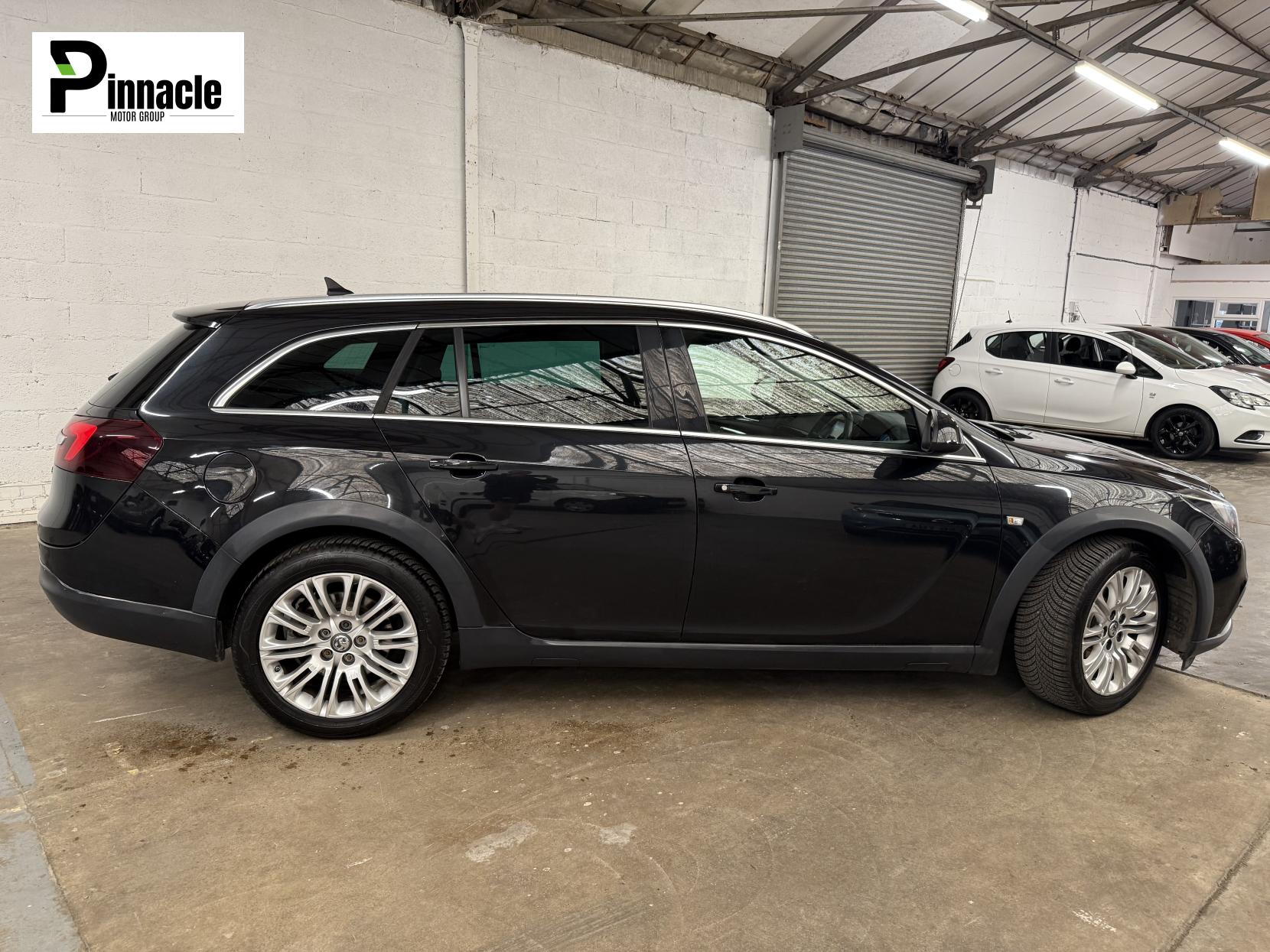 Vauxhall Insignia 2.0 CDTi Nav Country Tourer 5dr Diesel Auto 4WD Euro 5 (163 ps)