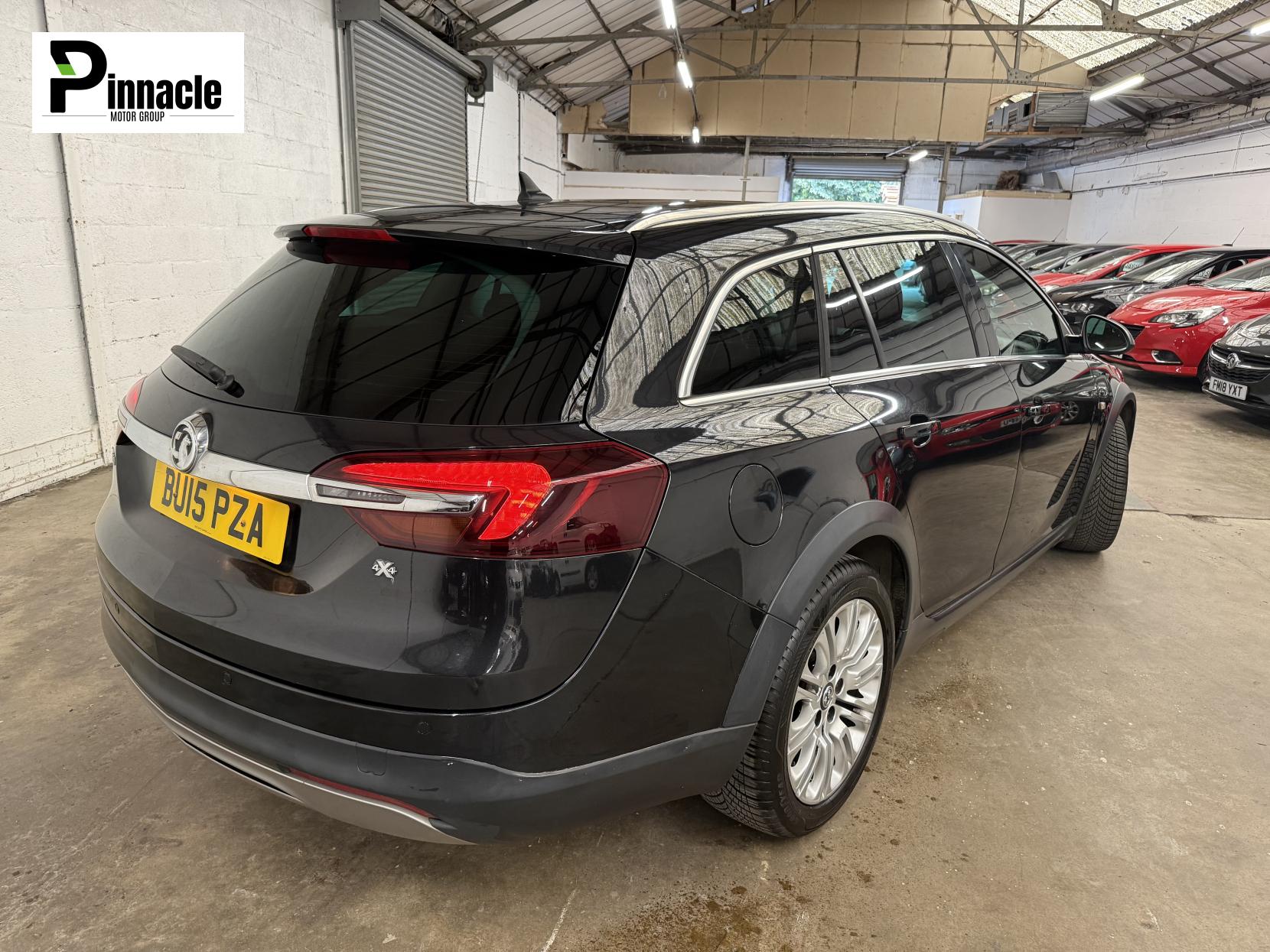 Vauxhall Insignia 2.0 CDTi Nav Country Tourer 5dr Diesel Auto 4WD Euro 5 (163 ps)