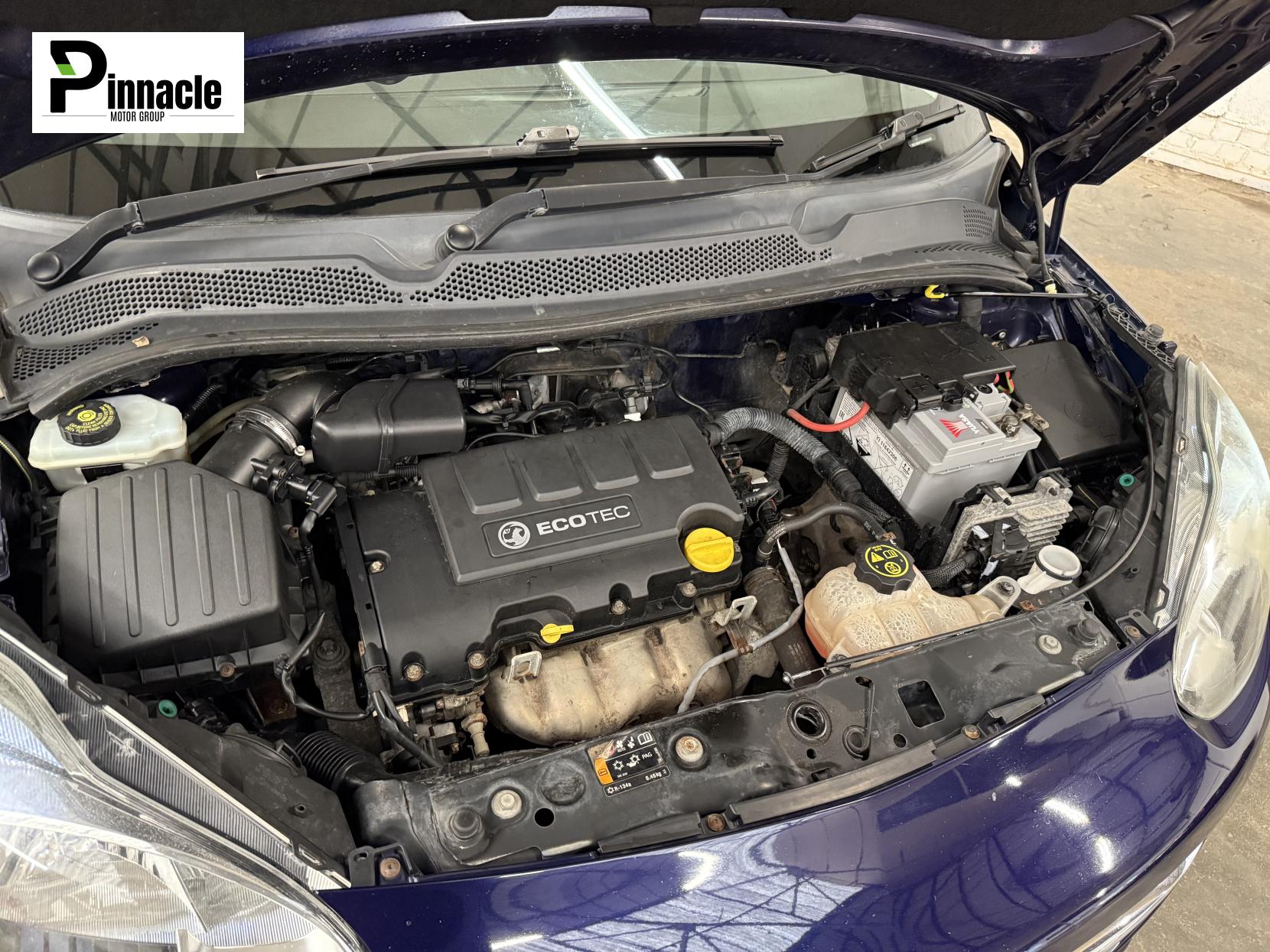 Vauxhall ADAM 1.4 16v GLAM Hatchback 3dr Petrol Manual Euro 5 (87 ps)