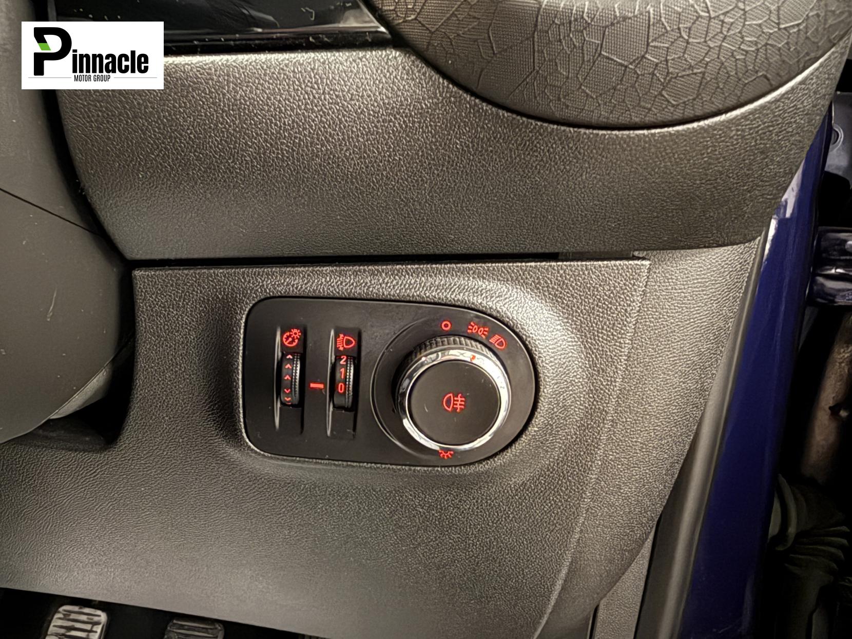 Vauxhall ADAM 1.4 16v GLAM Hatchback 3dr Petrol Manual Euro 5 (87 ps)