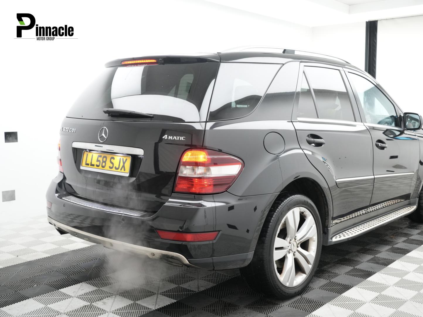 Mercedes-Benz M Class 3.0 ML320 CDI V6 Sport SUV 5dr Diesel Tiptronic 4WD Euro 4 (224 ps)