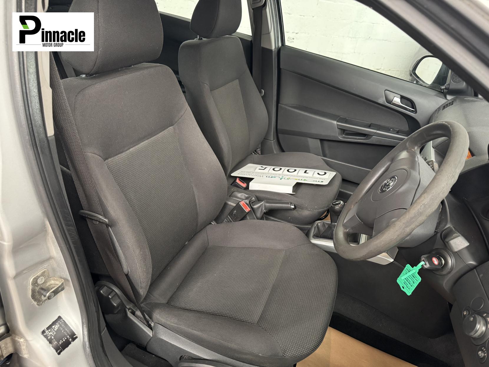 Vauxhall Astra 1.4i 16v Life Hatchback 5dr Petrol Manual (146 g/km, 89 bhp)
