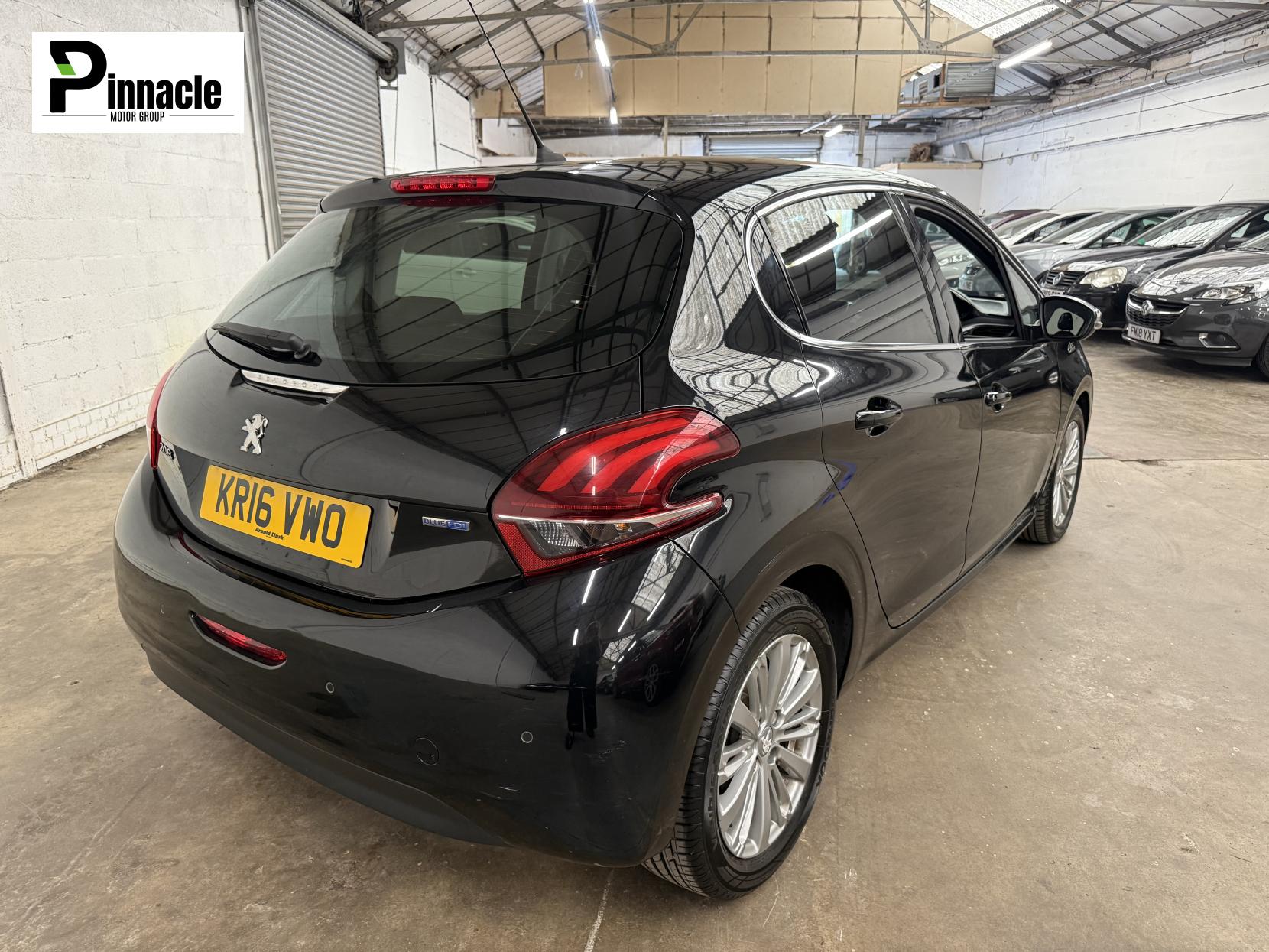 Peugeot 208 1.6 BlueHDi Allure Hatchback 5dr Diesel Manual Euro 6 (100 ps)
