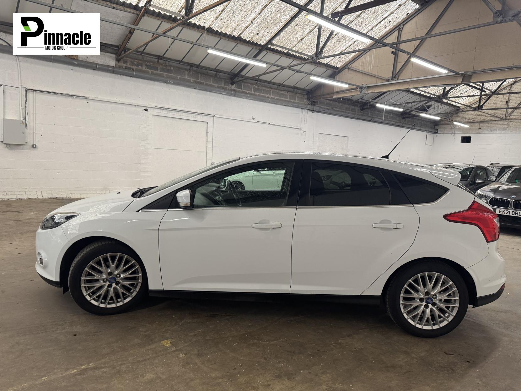 Ford Focus 1.6 Zetec Hatchback 5dr Petrol Manual Euro 5 (125 ps)