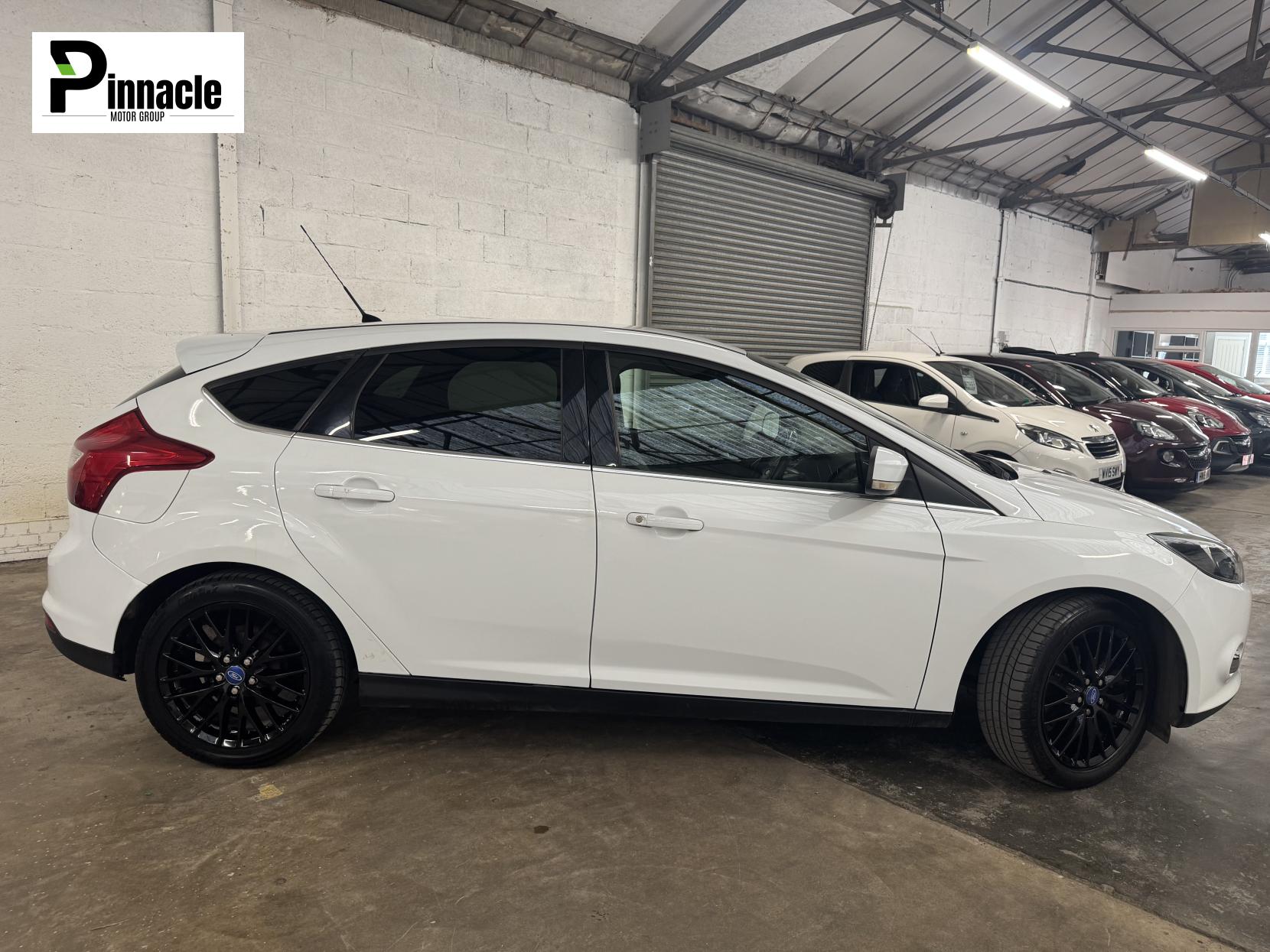Ford Focus 1.6 Zetec Hatchback 5dr Petrol Manual Euro 5 (125 ps)