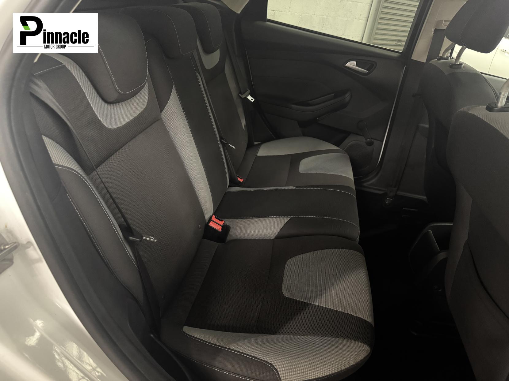 Ford Focus 1.6 Zetec Hatchback 5dr Petrol Manual Euro 5 (125 ps)