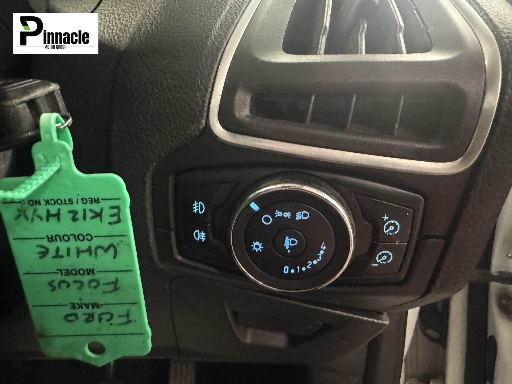 Ford Focus 1.6 Zetec Hatchback 5dr Petrol Manual Euro 5 (125 ps)