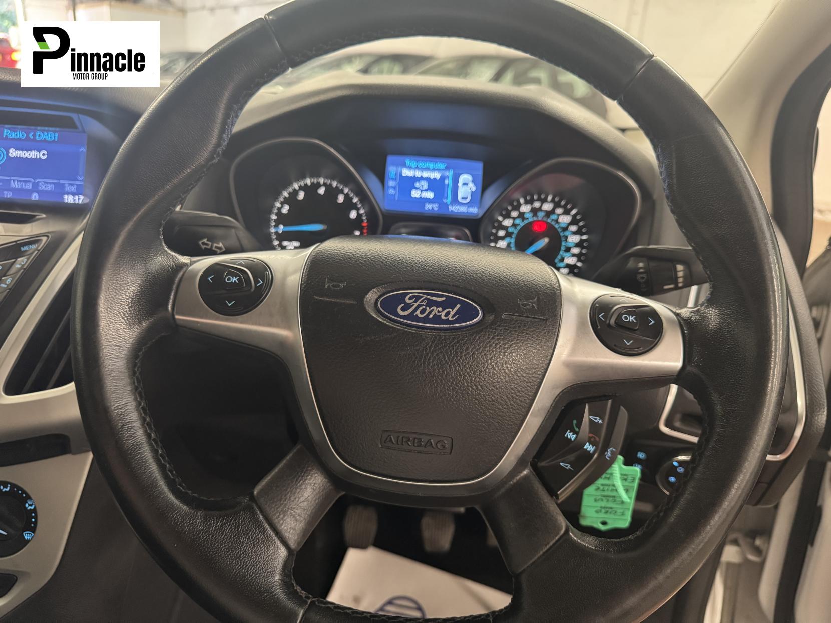Ford Focus 1.6 Zetec Hatchback 5dr Petrol Manual Euro 5 (125 ps)