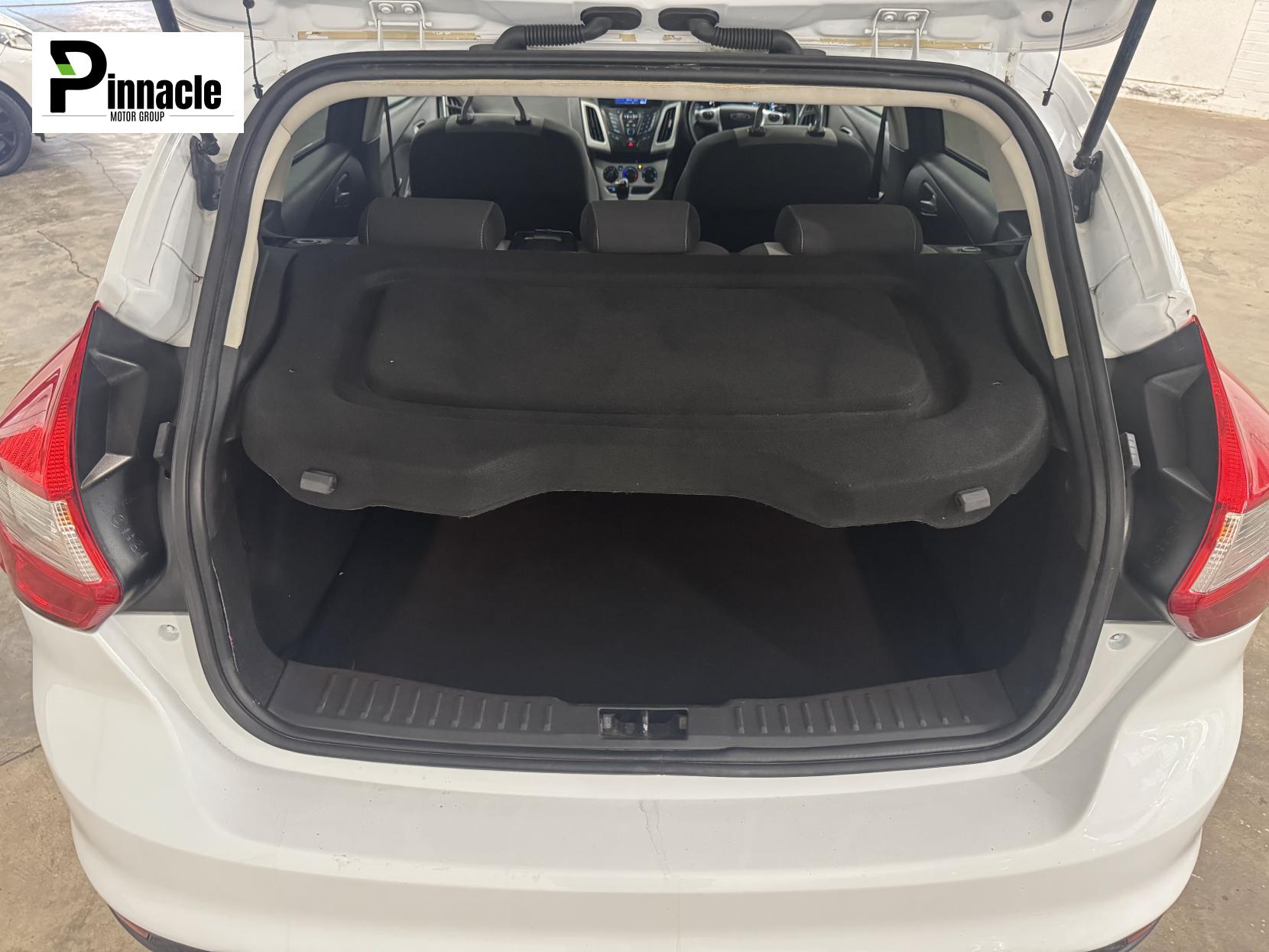 Ford Focus 1.6 Zetec Hatchback 5dr Petrol Manual Euro 5 (125 ps)