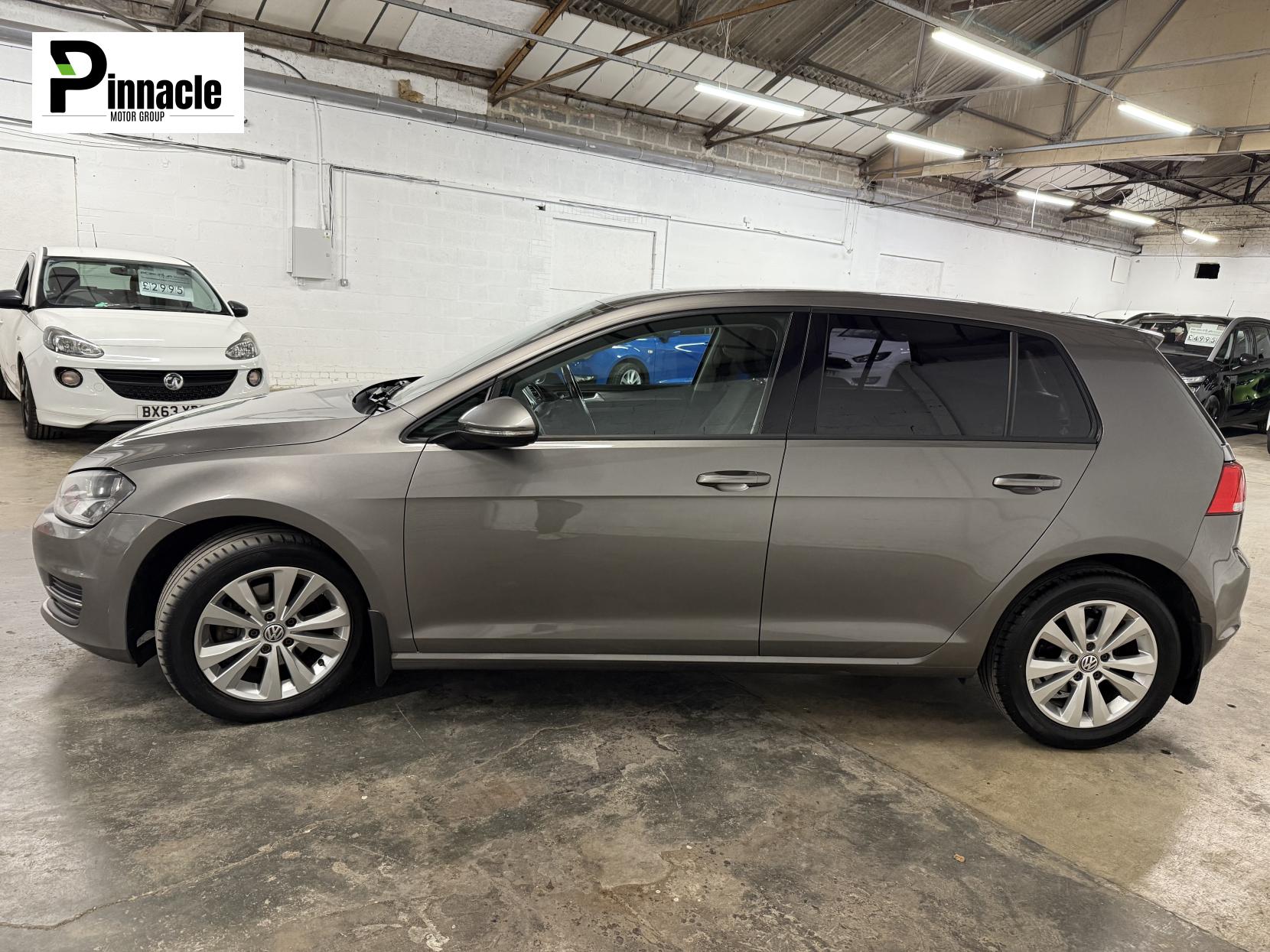 Volkswagen Golf 1.6 TDI BlueMotion Tech SE Hatchback 5dr Diesel Manual Euro 5 (s/s) (105 ps)