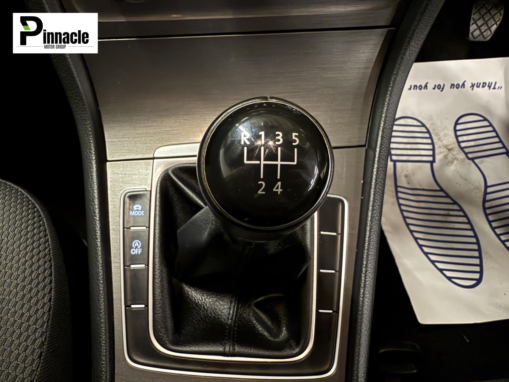 Volkswagen Golf 1.6 TDI BlueMotion Tech SE Hatchback 5dr Diesel Manual Euro 5 (s/s) (105 ps)