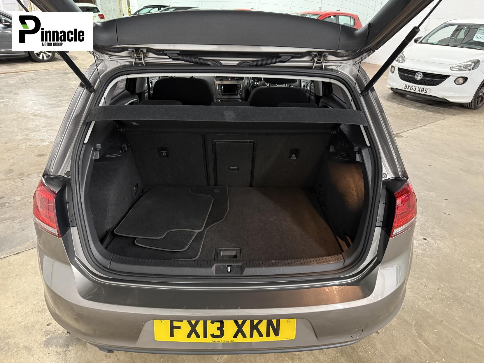 Volkswagen Golf 1.6 TDI BlueMotion Tech SE Hatchback 5dr Diesel Manual Euro 5 (s/s) (105 ps)