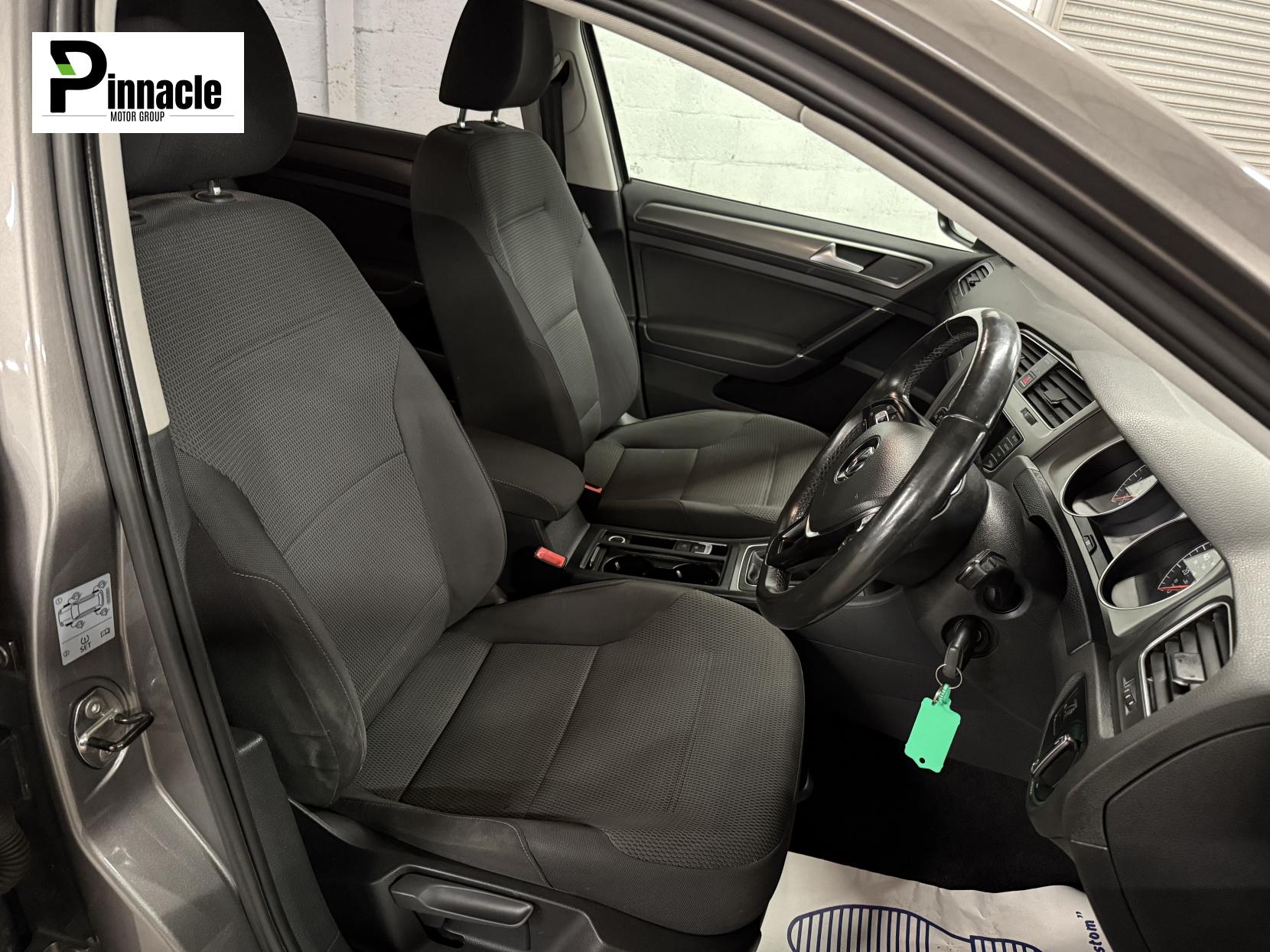 Volkswagen Golf 1.6 TDI BlueMotion Tech SE Hatchback 5dr Diesel Manual Euro 5 (s/s) (105 ps)