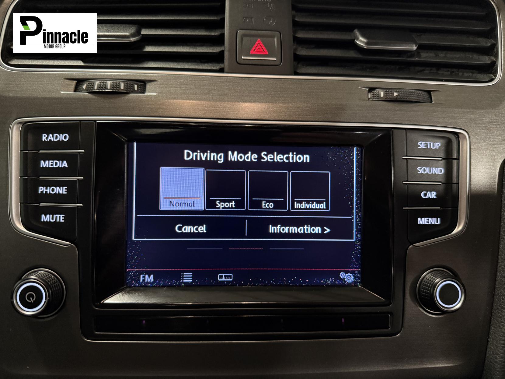 Volkswagen Golf 1.6 TDI BlueMotion Tech SE Hatchback 5dr Diesel Manual Euro 5 (s/s) (105 ps)