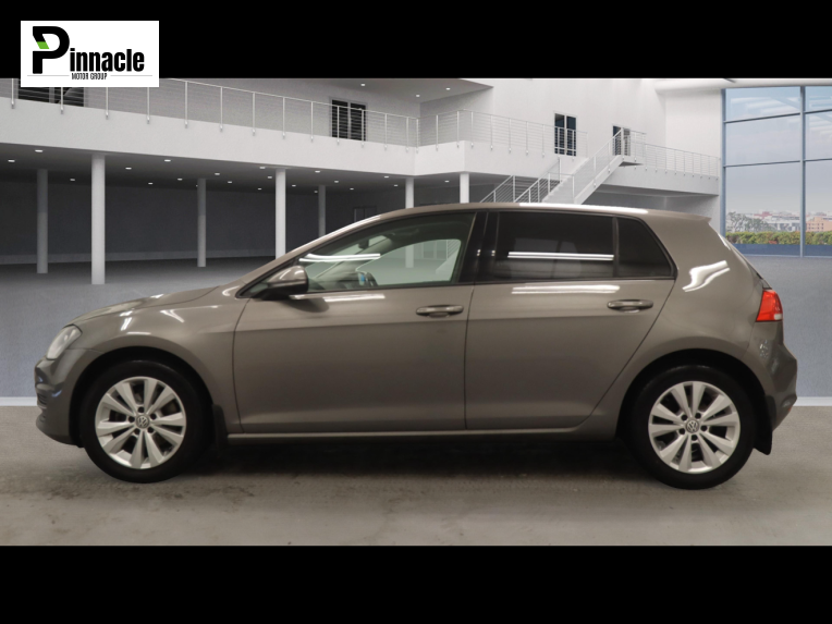 Volkswagen Golf 1.6 TDI BlueMotion Tech SE Hatchback 5dr Diesel Manual Euro 5 (s/s) (105 ps)