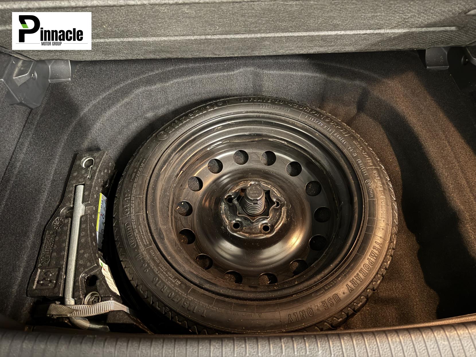 Volkswagen Golf 1.6 TDI BlueMotion Tech SE Hatchback 5dr Diesel Manual Euro 5 (s/s) (105 ps)