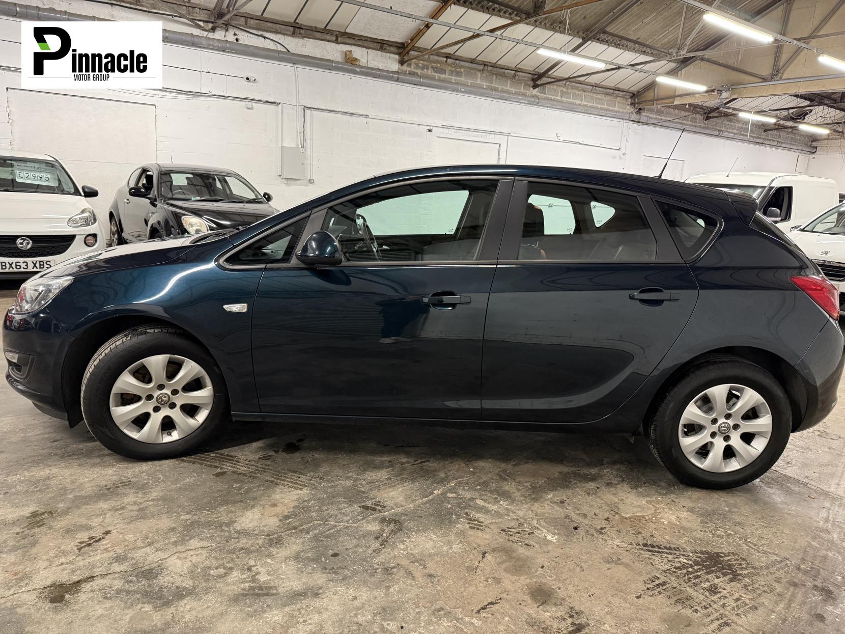 Vauxhall Astra 1.6 CDTi ecoFLEX 99g Design Hatchback 5dr Diesel Manual Euro 6 (s/s) (136 ps)