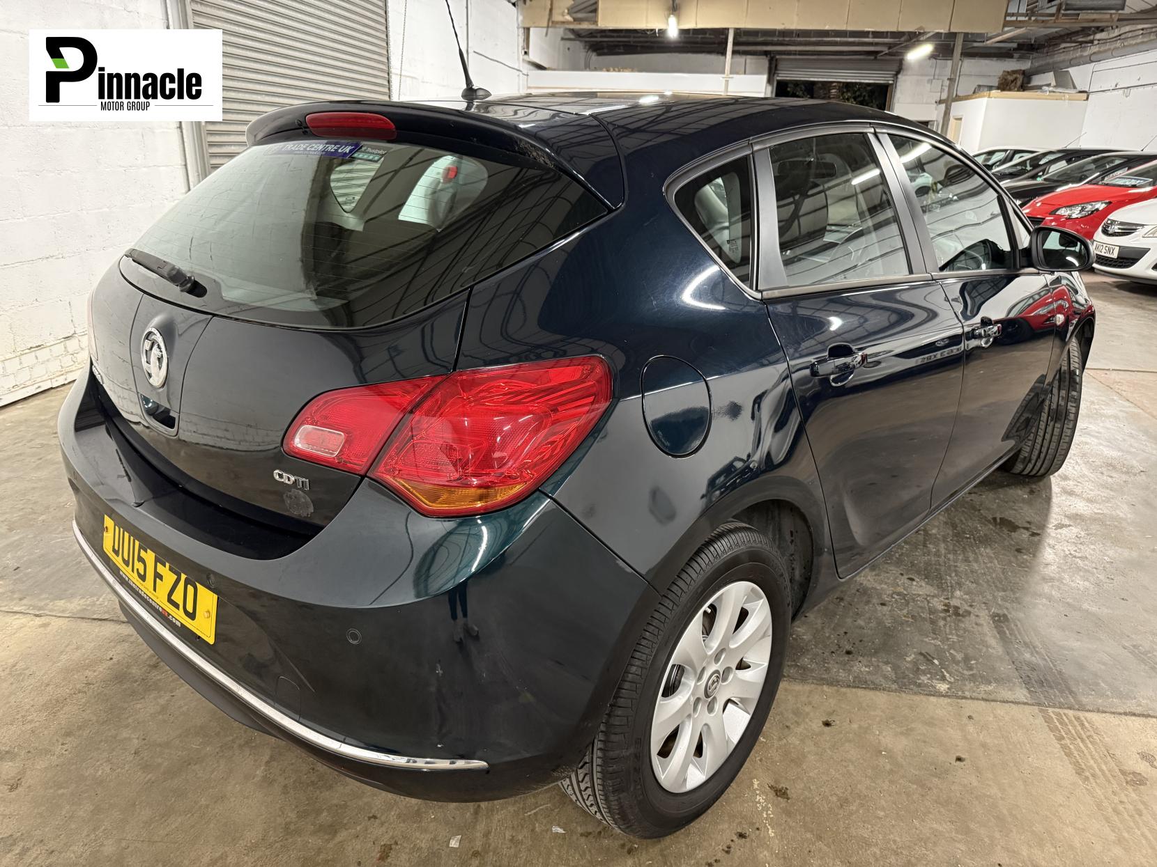 Vauxhall Astra 1.6 CDTi ecoFLEX 99g Design Hatchback 5dr Diesel Manual Euro 6 (s/s) (136 ps)