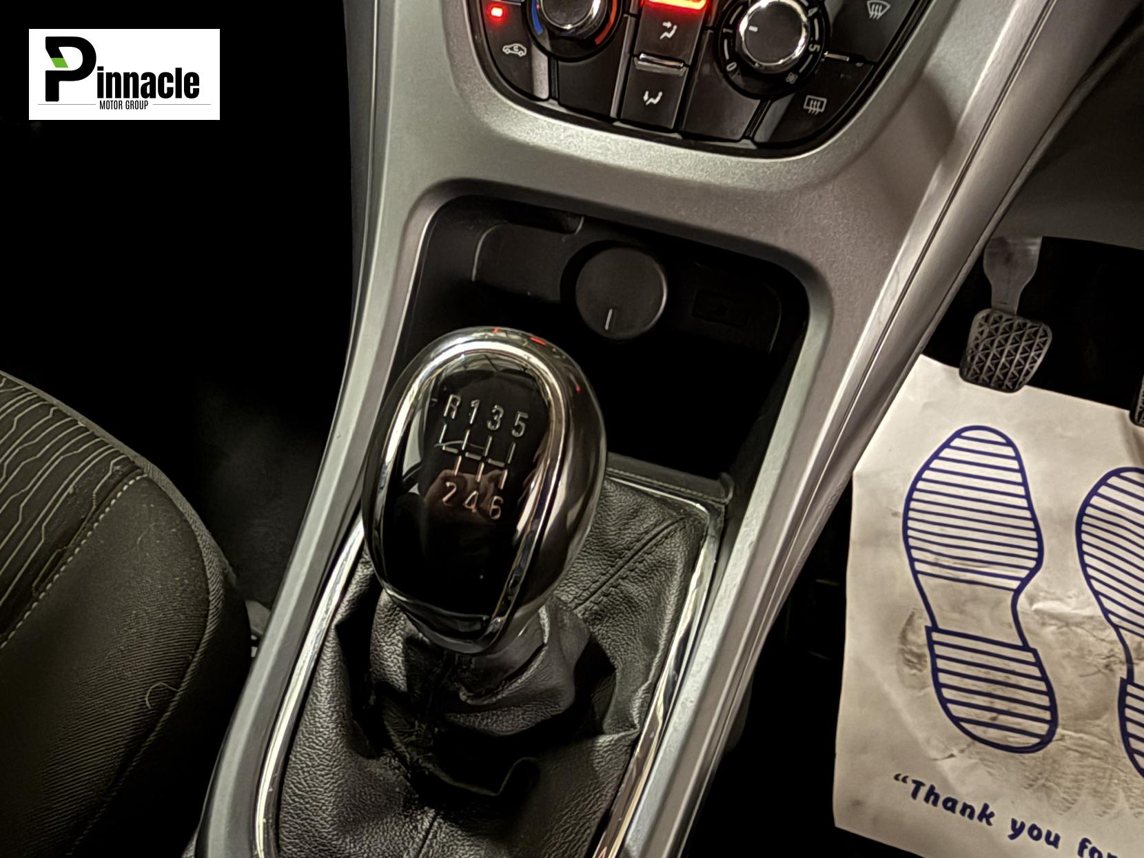 Vauxhall Astra 1.6 CDTi ecoFLEX 99g Design Hatchback 5dr Diesel Manual Euro 6 (s/s) (136 ps)