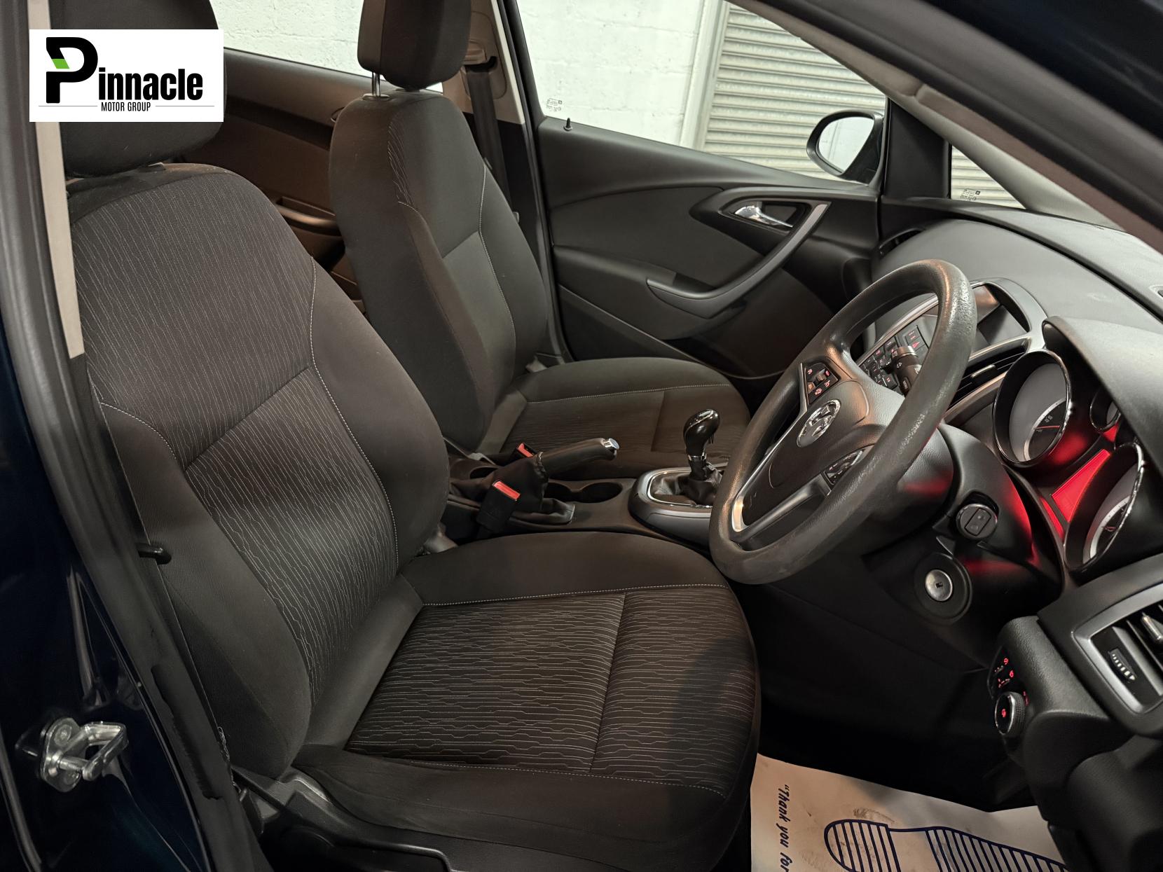 Vauxhall Astra 1.6 CDTi ecoFLEX 99g Design Hatchback 5dr Diesel Manual Euro 6 (s/s) (136 ps)