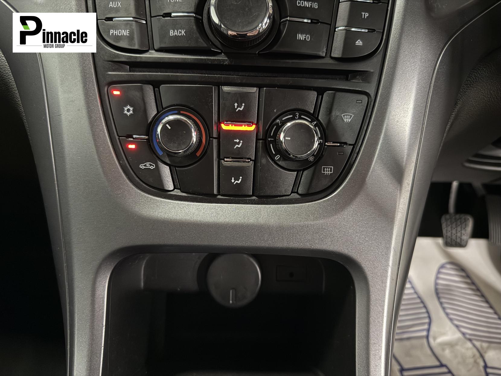 Vauxhall Astra 1.6 CDTi ecoFLEX 99g Design Hatchback 5dr Diesel Manual Euro 6 (s/s) (136 ps)