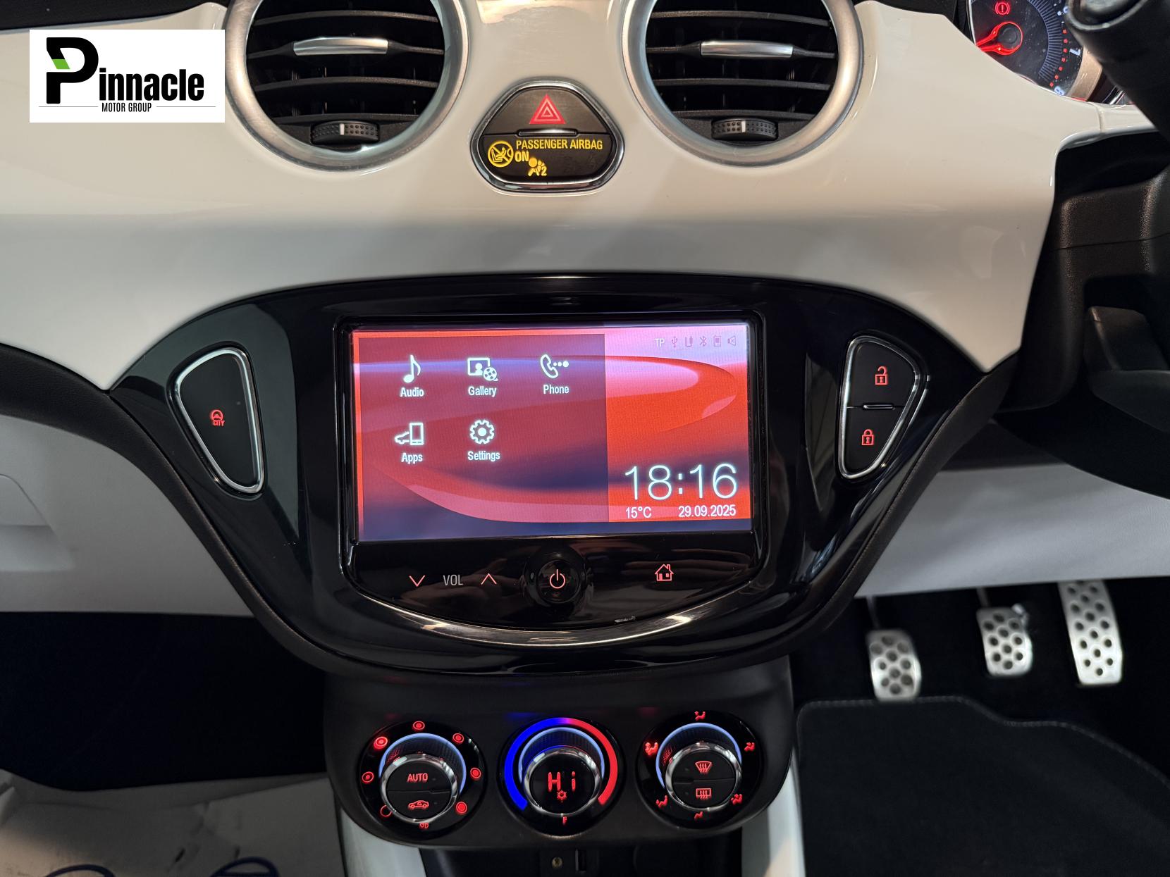 Vauxhall ADAM 1.4 16v White Edition Hatchback 3dr Petrol Manual Euro 5 (87 ps)