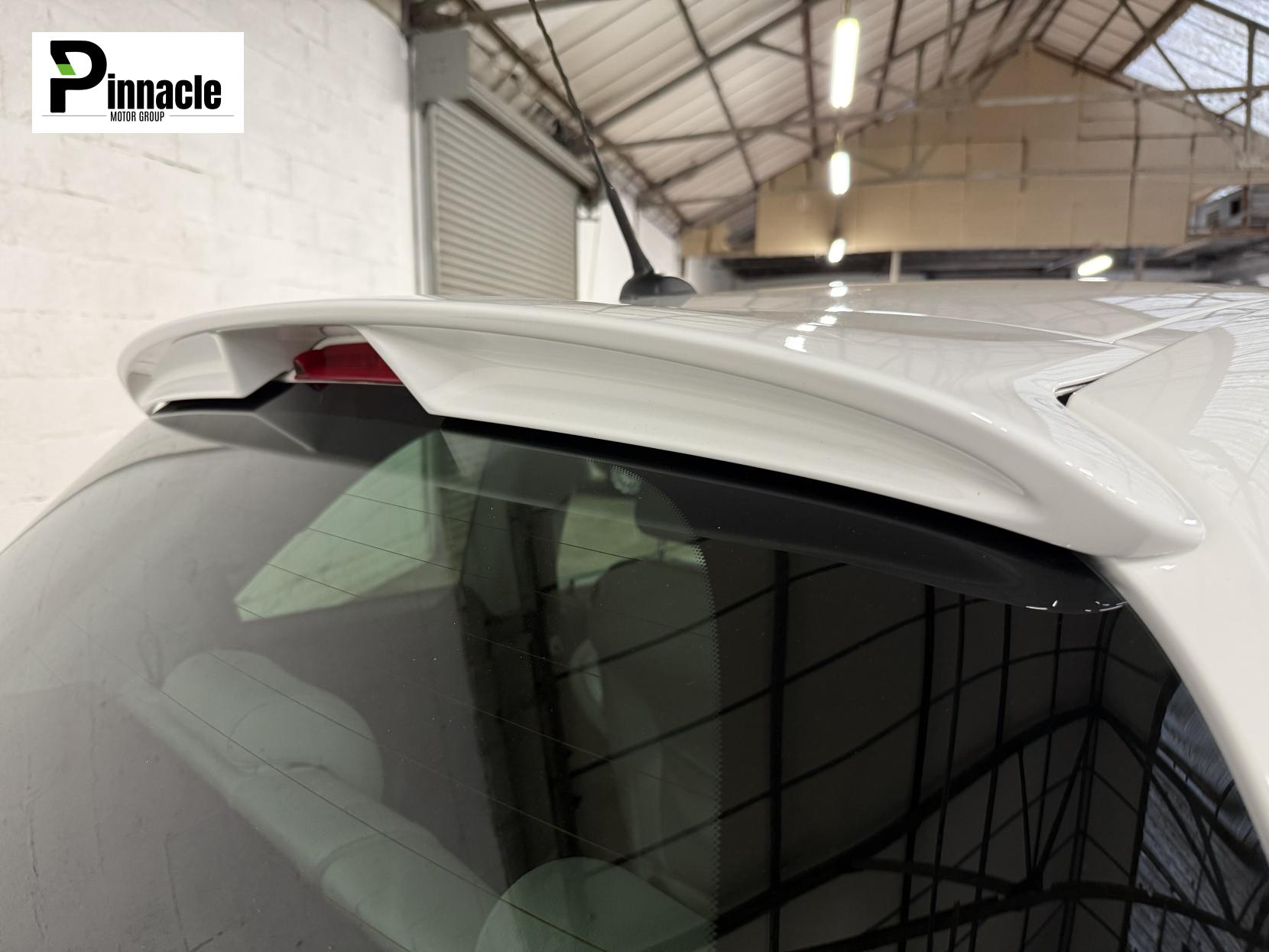 Vauxhall ADAM 1.4 16v White Edition Hatchback 3dr Petrol Manual Euro 5 (87 ps)