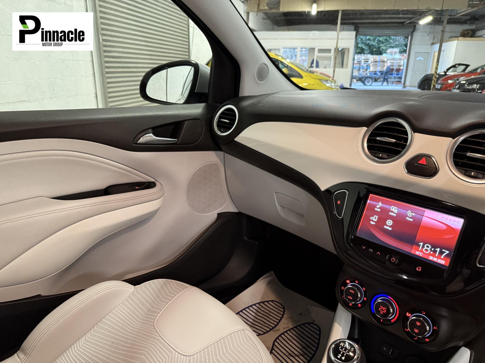 Vauxhall ADAM 1.4 16v White Edition Hatchback 3dr Petrol Manual Euro 5 (87 ps)