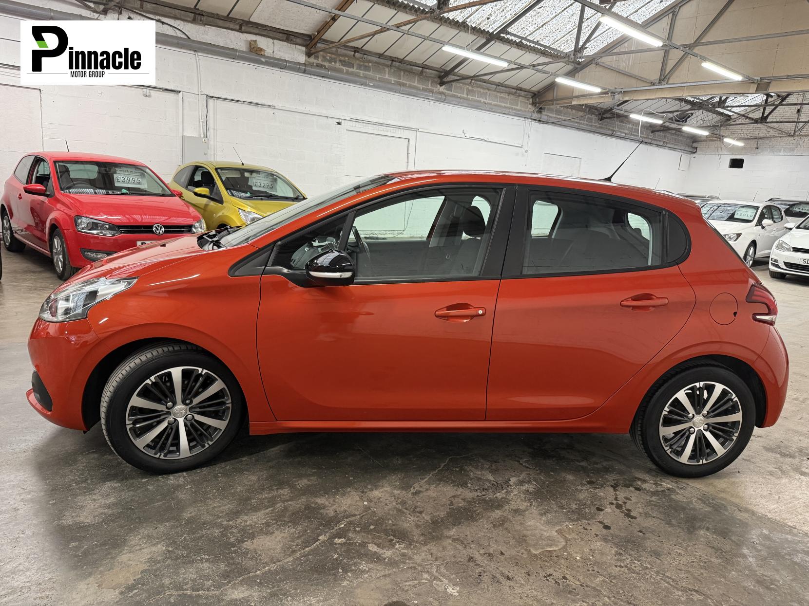 Peugeot 208 1.2 PureTech XS White Hatchback 5dr Petrol Manual Euro 6 (82 ps)