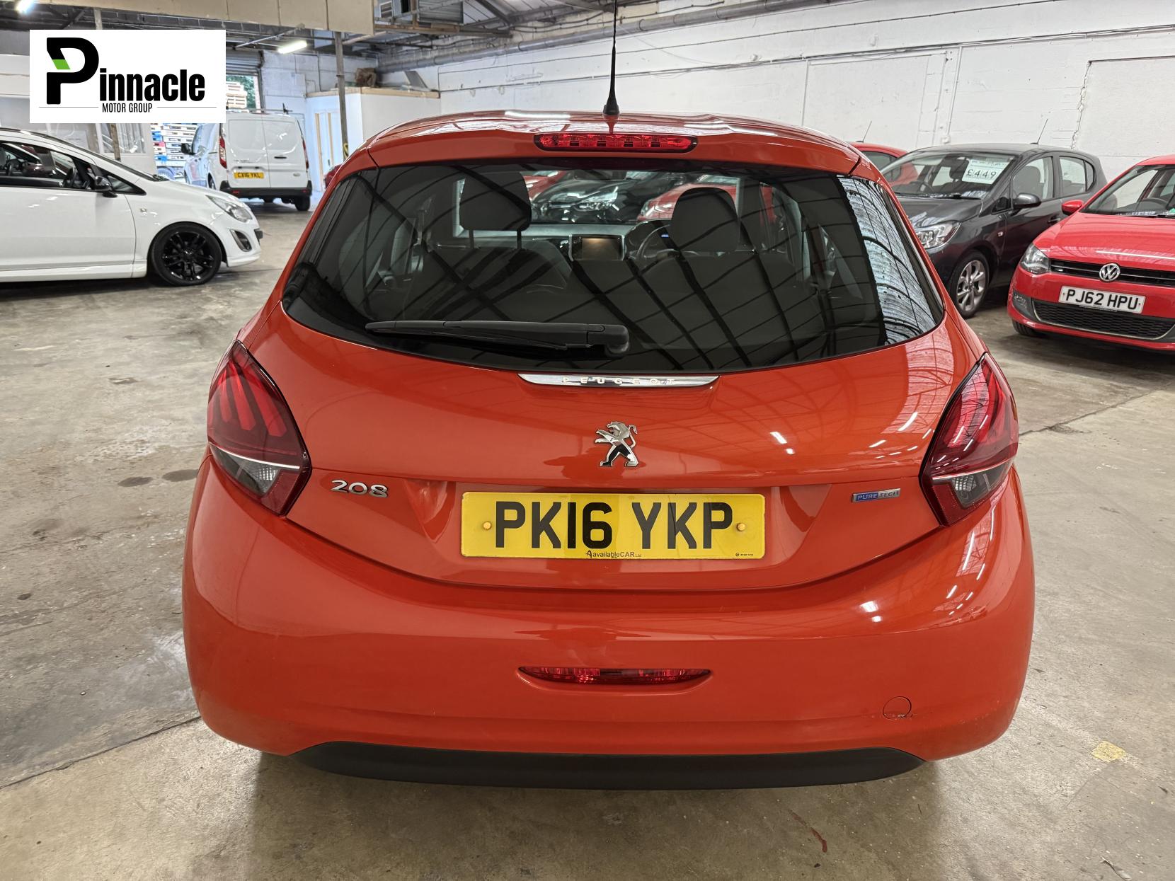 Peugeot 208 1.2 PureTech XS White Hatchback 5dr Petrol Manual Euro 6 (82 ps)