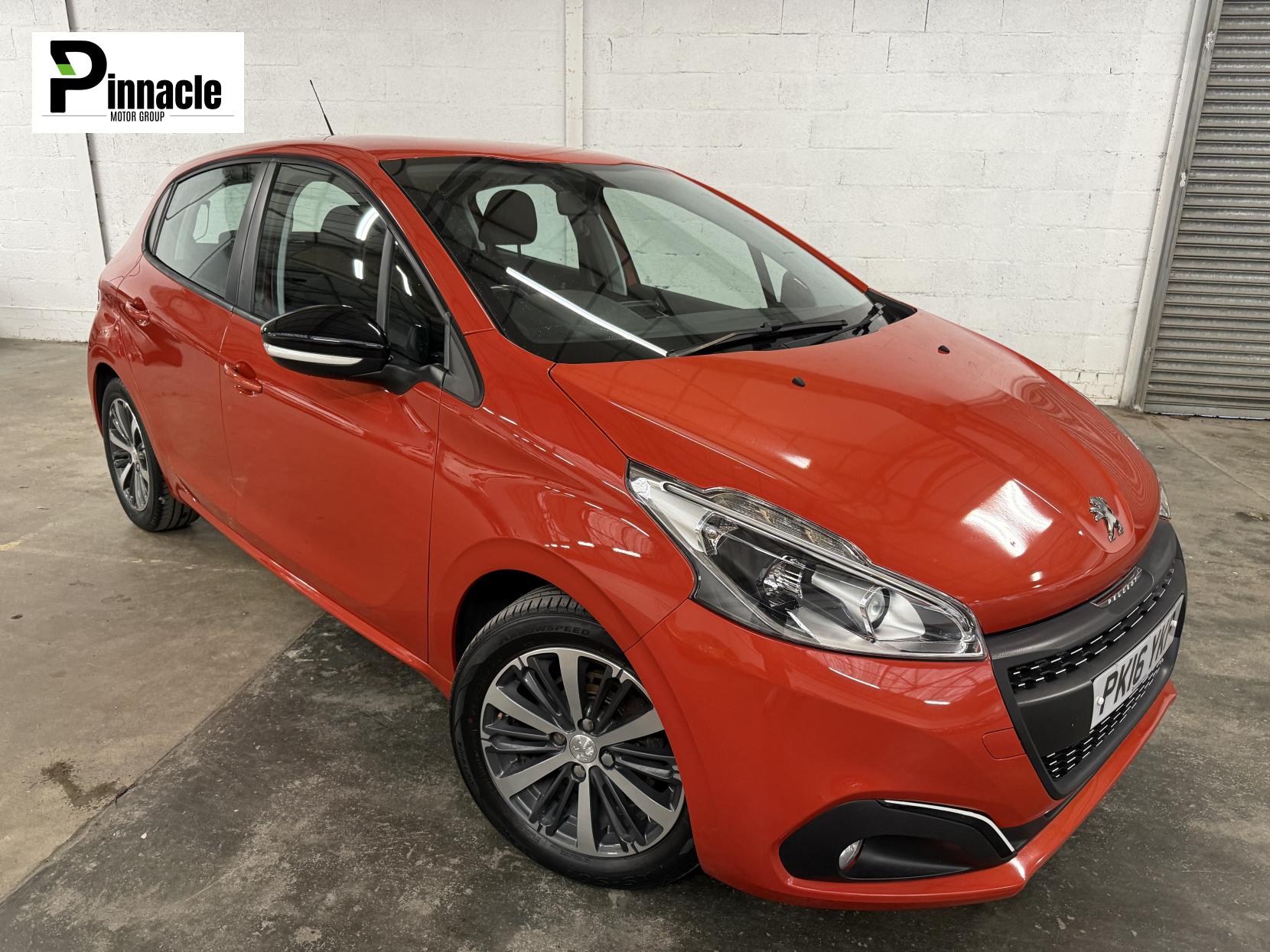 Peugeot 208 1.2 PureTech XS White Hatchback 5dr Petrol Manual Euro 6 (82 ps)