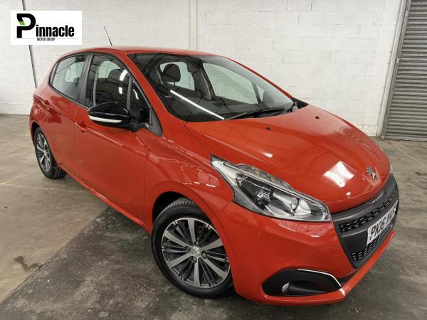 Peugeot 208 1.2 PureTech XS White Hatchback 5dr Petrol Manual Euro 6 (82 ps)