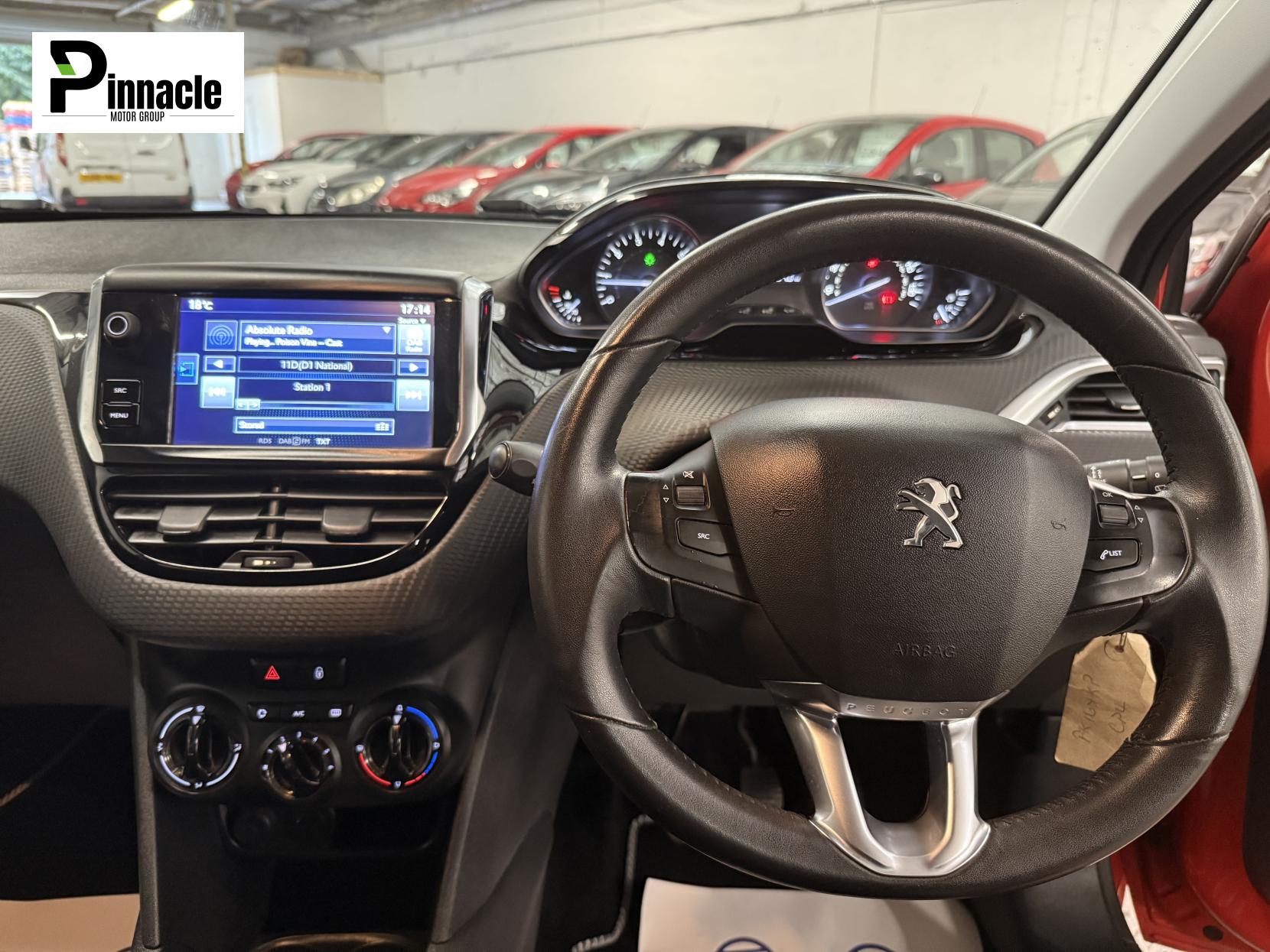 Peugeot 208 1.2 PureTech XS White Hatchback 5dr Petrol Manual Euro 6 (82 ps)