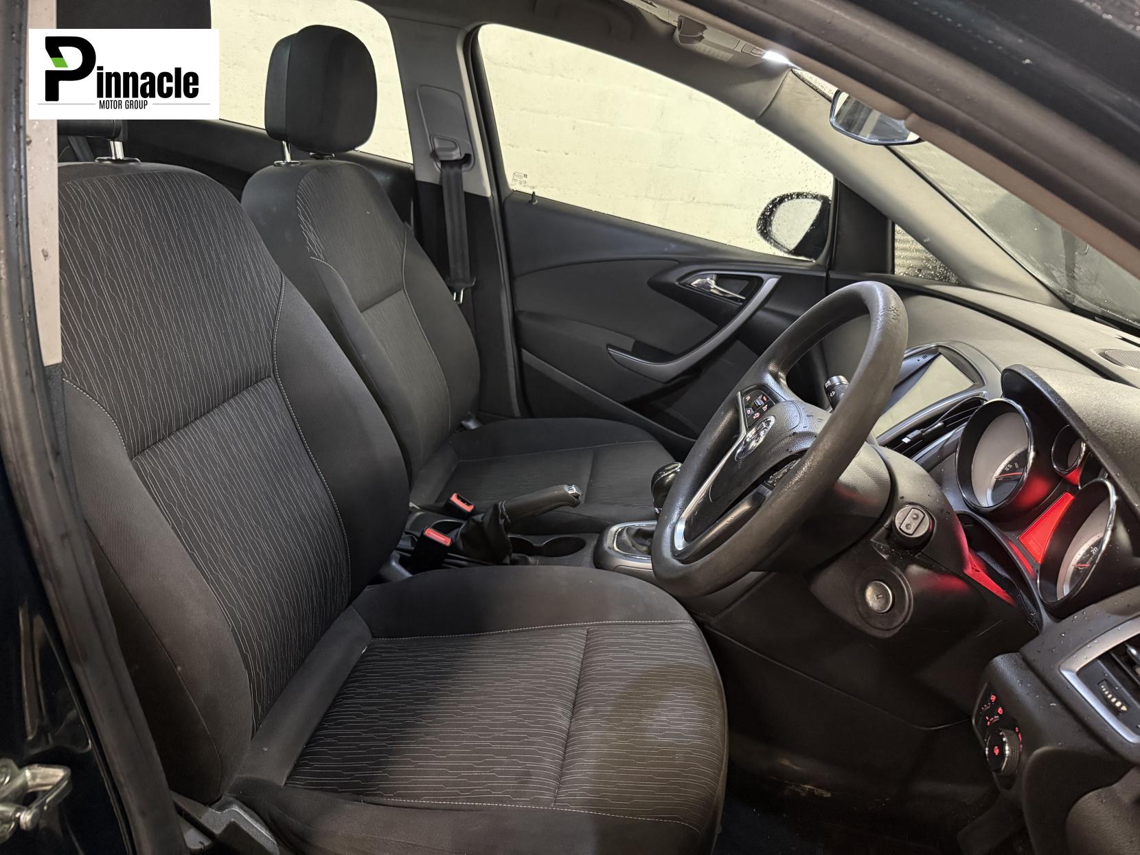 Vauxhall Astra 1.6 CDTi ecoFLEX Design Sports Tourer 5dr Diesel Manual Euro 6 (s/s) (110 ps)