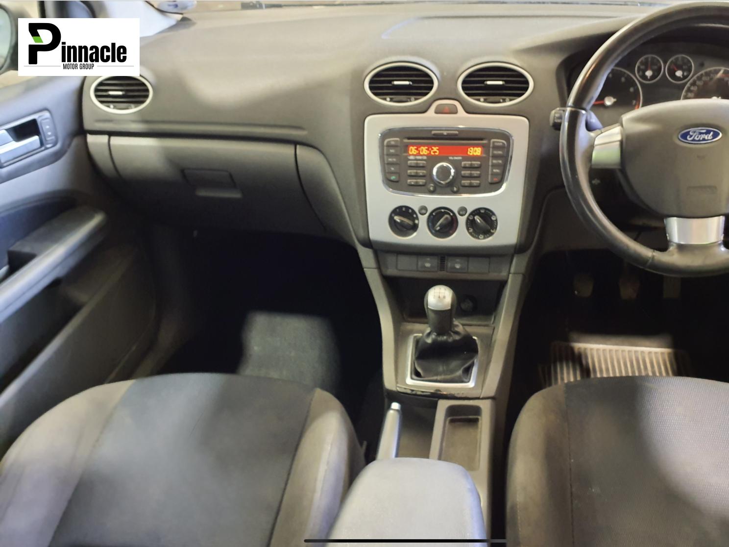 Ford Focus 1.6 Zetec Climate Hatchback 5dr Petrol Manual (161 g/km, 99 bhp)
