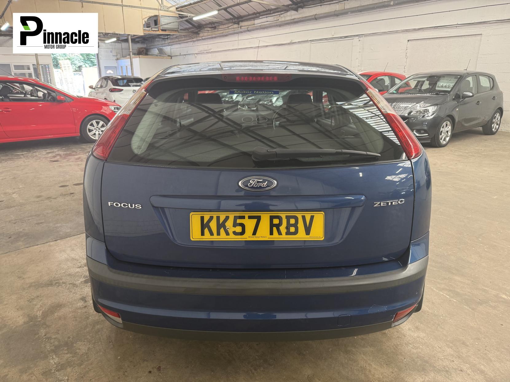 Ford Focus 1.6 Zetec Climate Hatchback 5dr Petrol Manual (161 g/km, 99 bhp)