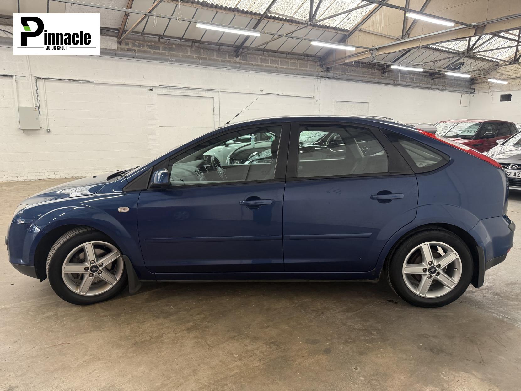 Ford Focus 1.6 Zetec Climate Hatchback 5dr Petrol Manual (161 g/km, 99 bhp)