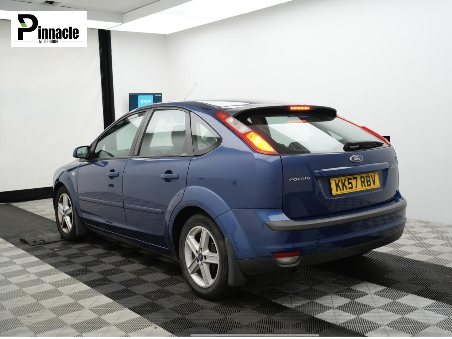 Ford Focus 1.6 Zetec Climate Hatchback 5dr Petrol Manual (161 g/km, 99 bhp)