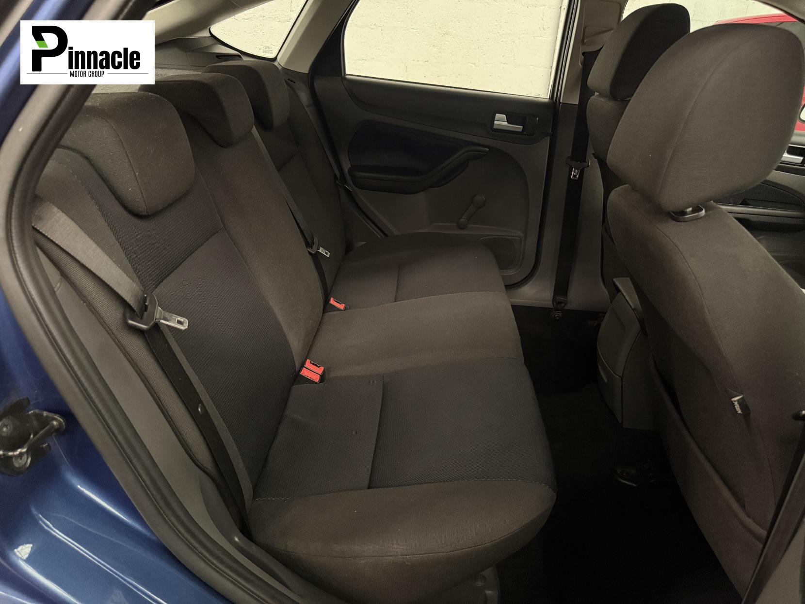 Ford Focus 1.6 Zetec Climate Hatchback 5dr Petrol Manual (161 g/km, 99 bhp)