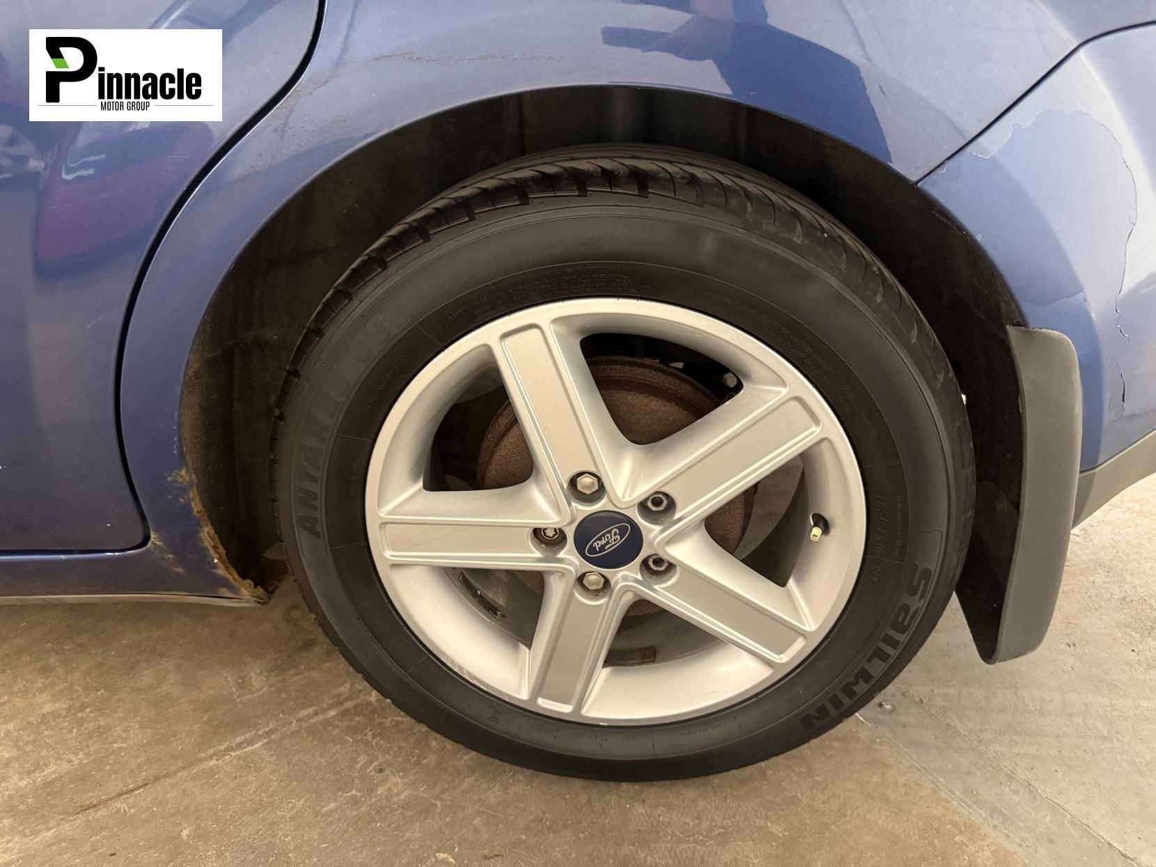 Ford Focus 1.6 Zetec Climate Hatchback 5dr Petrol Manual (161 g/km, 99 bhp)