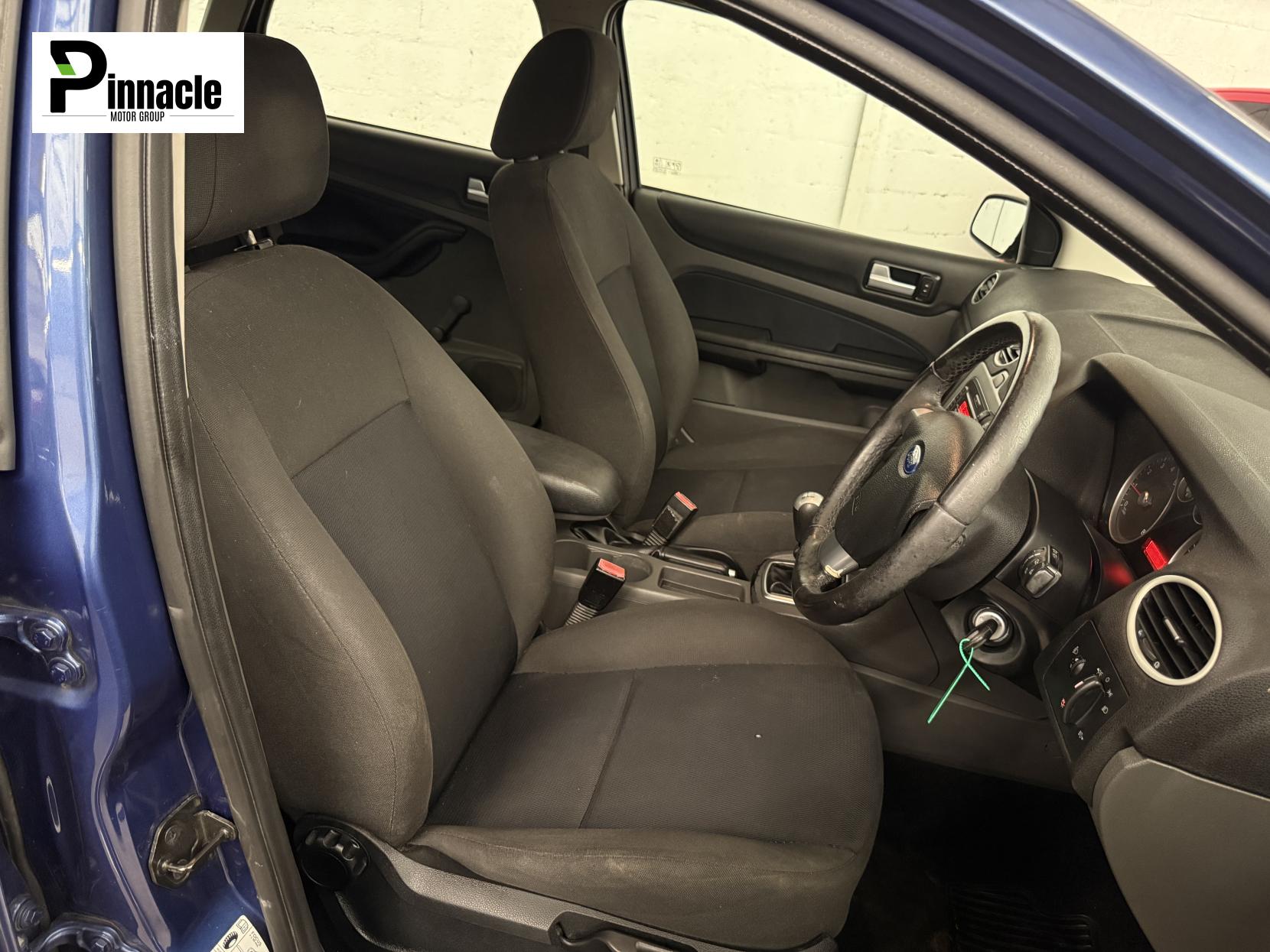 Ford Focus 1.6 Zetec Climate Hatchback 5dr Petrol Manual (161 g/km, 99 bhp)